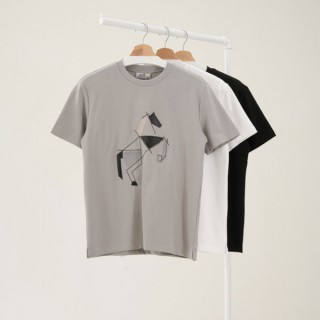 에* 아트워크 호스 그래픽 반팔 티셔츠