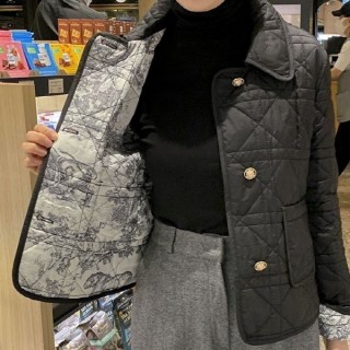 디* 퀼팅 패턴 자켓 (여성)